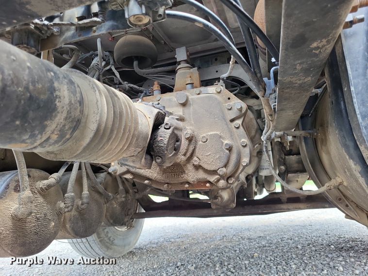 image for item LS9562 2014 Volvo VNM  semi truck