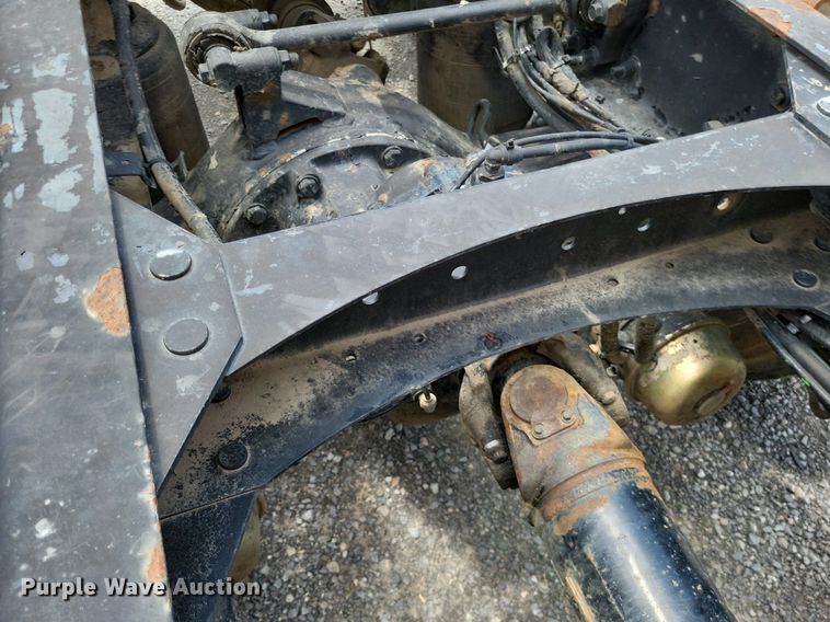 image for item LS9562 2014 Volvo VNM  semi truck