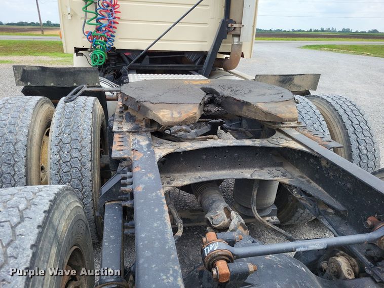 image for item LS9562 2014 Volvo VNM  semi truck