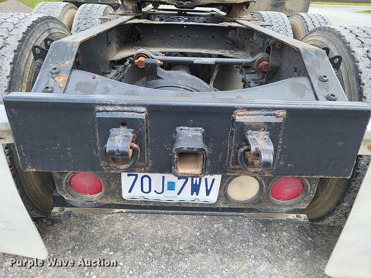 image for item LS9562 2014 Volvo VNM  semi truck