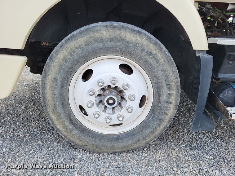 image for item LS9562 2014 Volvo VNM  semi truck