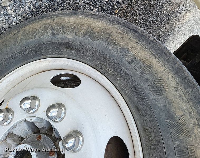 image for item LS9562 2014 Volvo VNM  semi truck