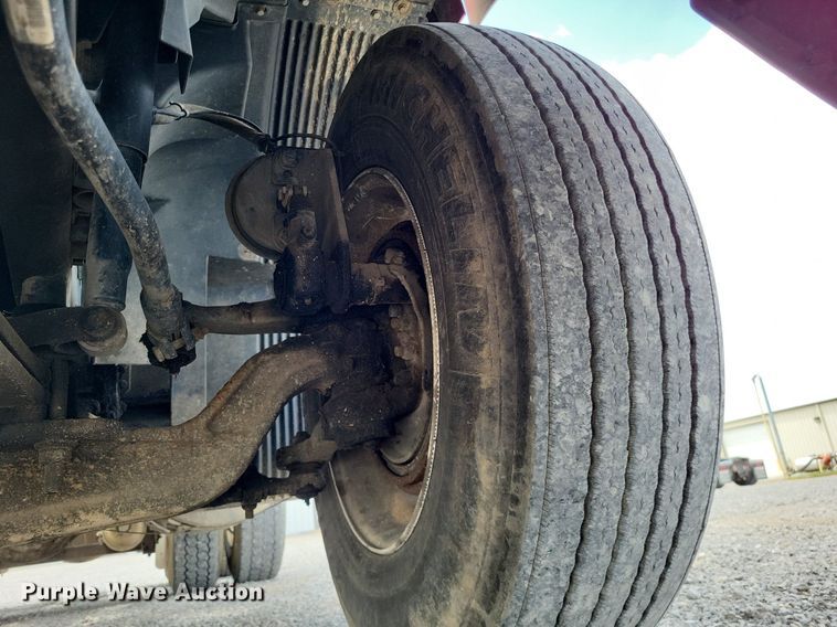 image for item LS9562 2014 Volvo VNM  semi truck