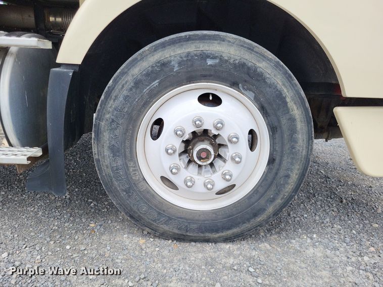 image for item LS9562 2014 Volvo VNM  semi truck