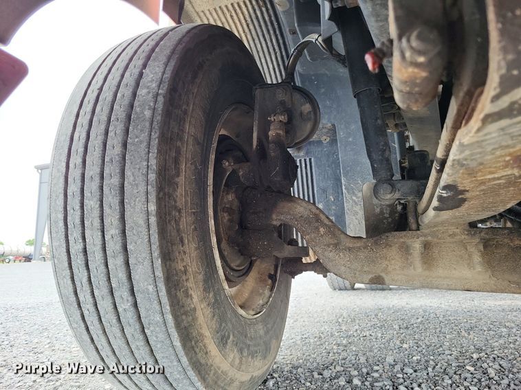 image for item LS9562 2014 Volvo VNM  semi truck