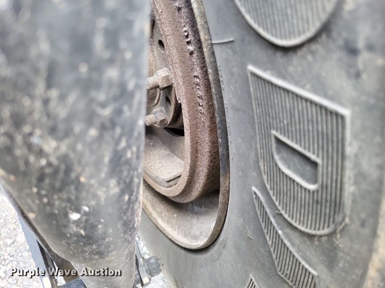 image for item LS9562 2014 Volvo VNM  semi truck