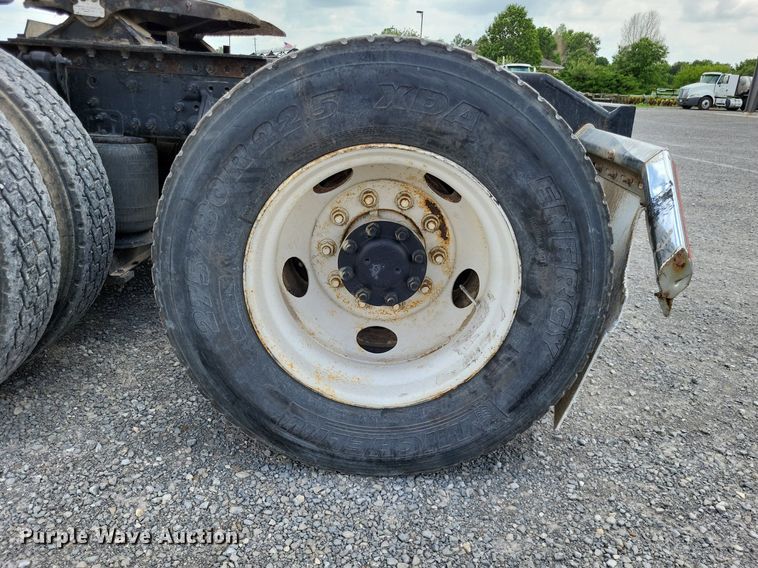 image for item LS9562 2014 Volvo VNM  semi truck