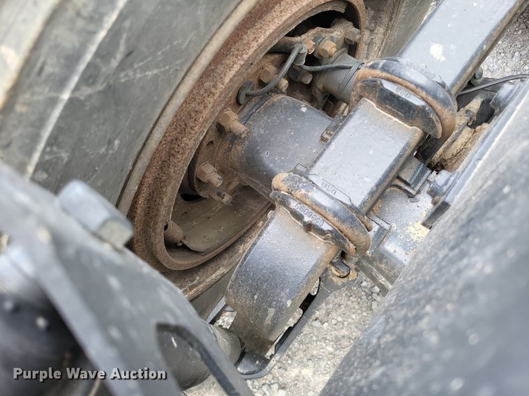 image for item LS9562 2014 Volvo VNM  semi truck