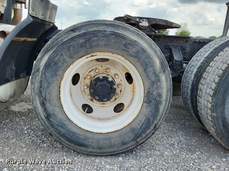 image for item LS9562 2014 Volvo VNM  semi truck