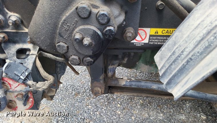 image for item LS9562 2014 Volvo VNM  semi truck