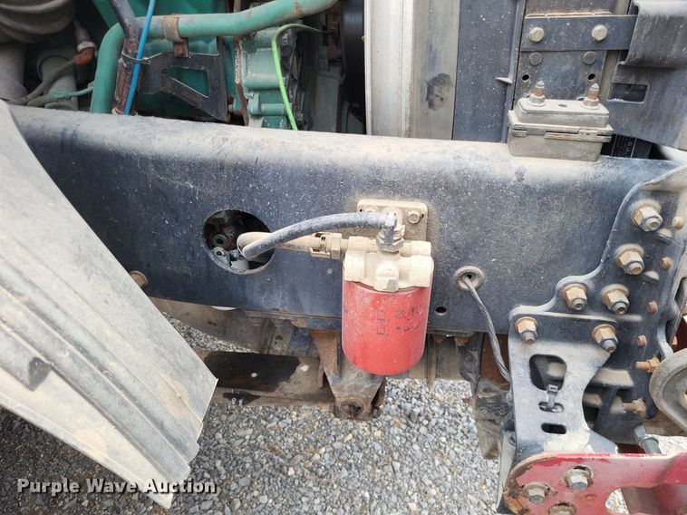 image for item LS9562 2014 Volvo VNM  semi truck