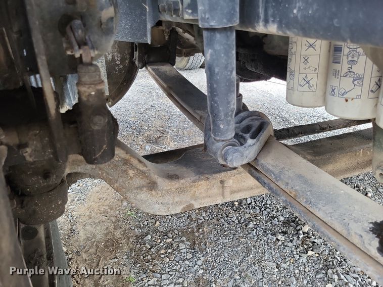 image for item LS9562 2014 Volvo VNM  semi truck