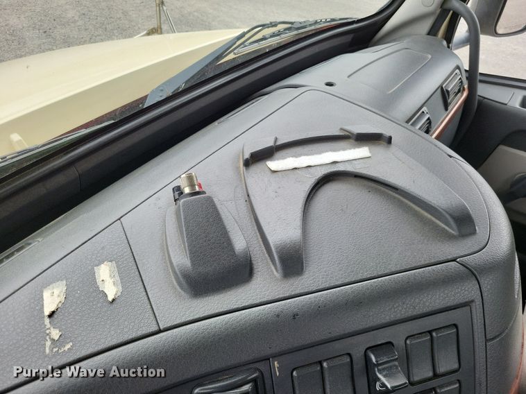 image for item LS9563 2006 Volvo VNM  semi truck