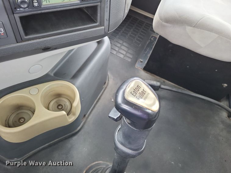 image for item LS9563 2006 Volvo VNM  semi truck