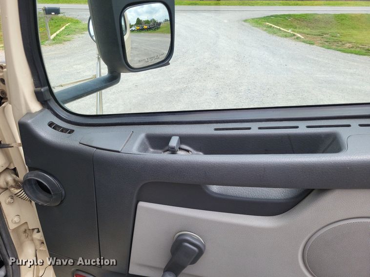 image for item LS9563 2006 Volvo VNM  semi truck