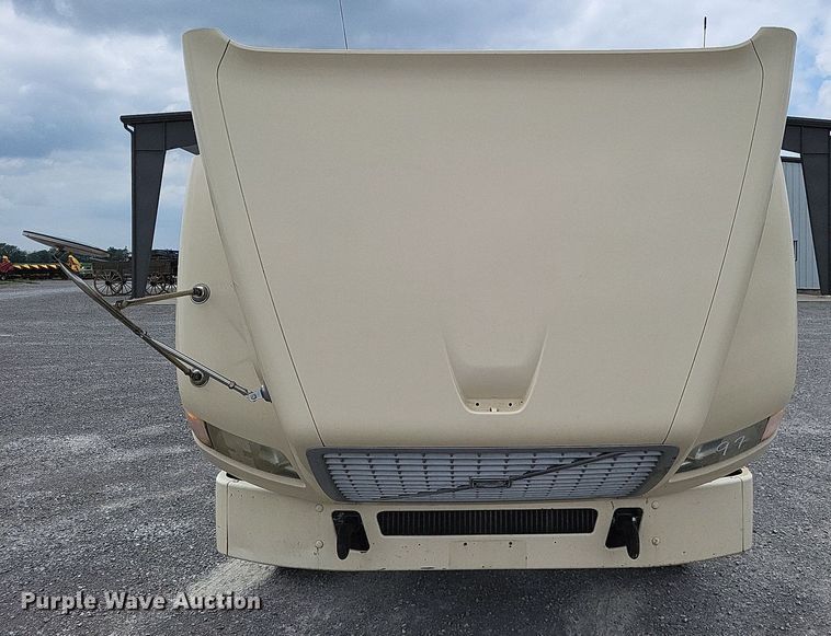 image for item LS9563 2006 Volvo VNM  semi truck