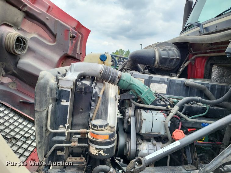 image for item LS9563 2006 Volvo VNM  semi truck