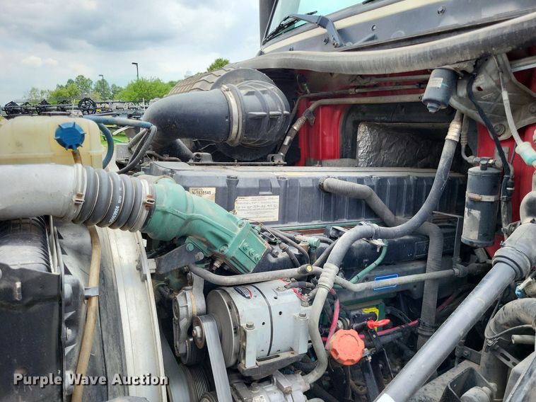 image for item LS9563 2006 Volvo VNM  semi truck