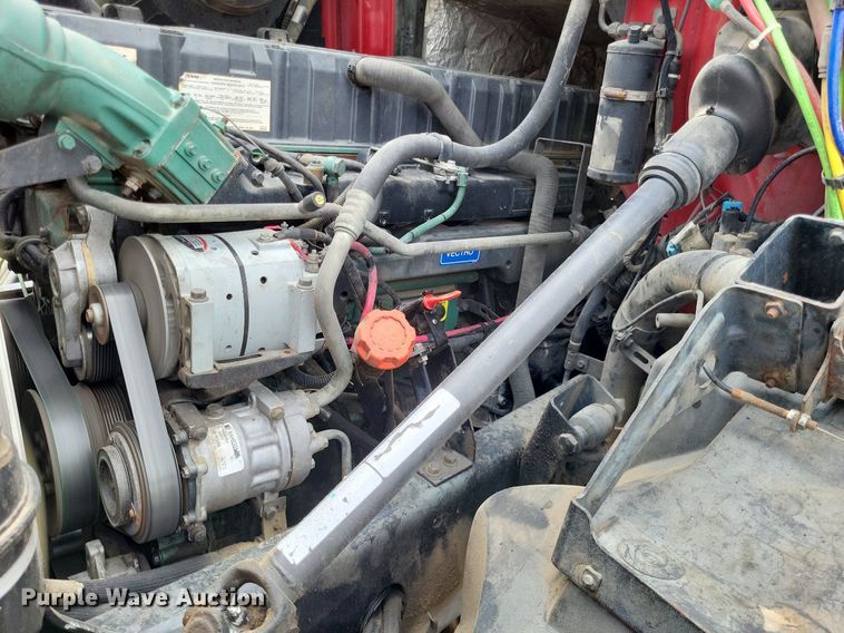 image for item LS9563 2006 Volvo VNM  semi truck