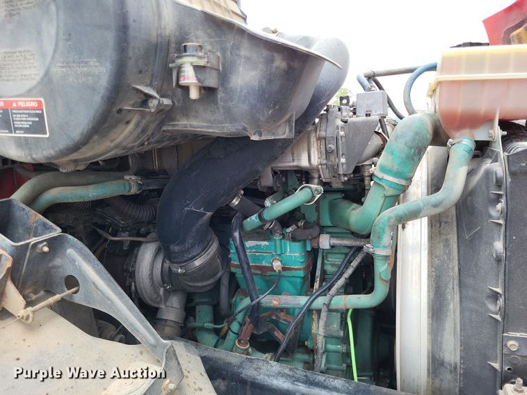 image for item LS9563 2006 Volvo VNM  semi truck