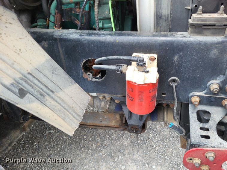 image for item LS9563 2006 Volvo VNM  semi truck