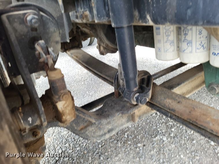 image for item LS9563 2006 Volvo VNM  semi truck