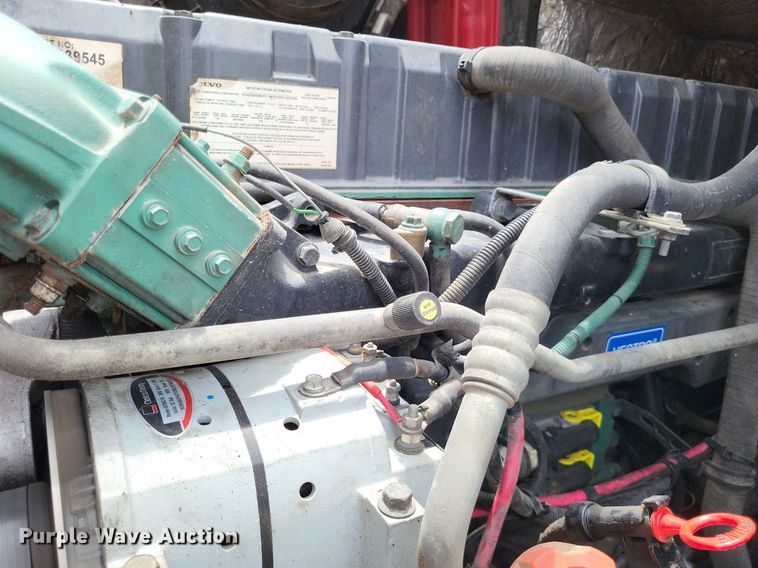 image for item LS9563 2006 Volvo VNM  semi truck