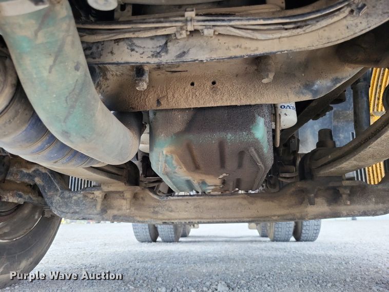 image for item LS9563 2006 Volvo VNM  semi truck