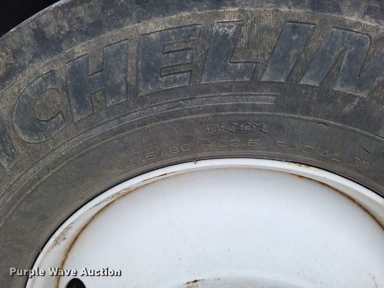 image for item LS9563 2006 Volvo VNM  semi truck