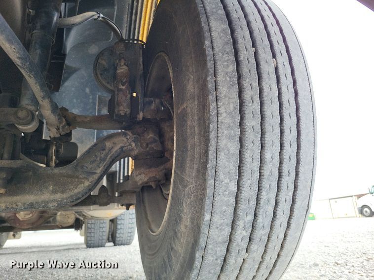 image for item LS9563 2006 Volvo VNM  semi truck