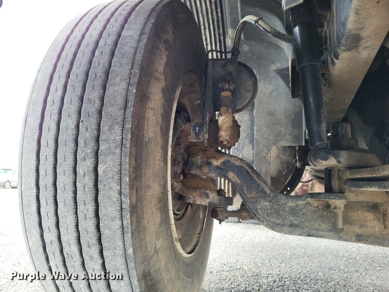 image for item LS9563 2006 Volvo VNM  semi truck