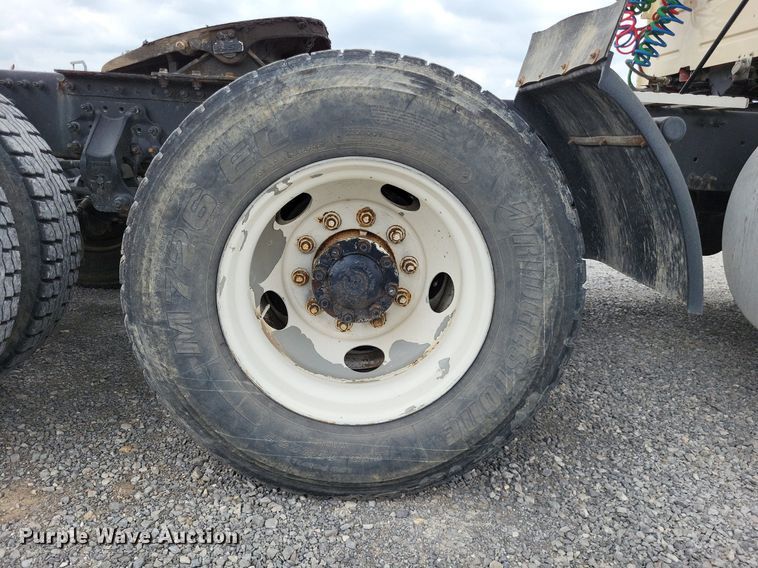 image for item LS9563 2006 Volvo VNM  semi truck