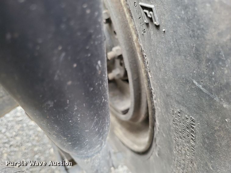 image for item LS9563 2006 Volvo VNM  semi truck