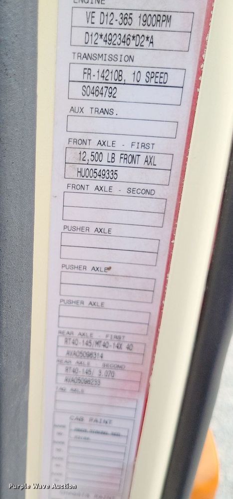 image for item LS9563 2006 Volvo VNM  semi truck