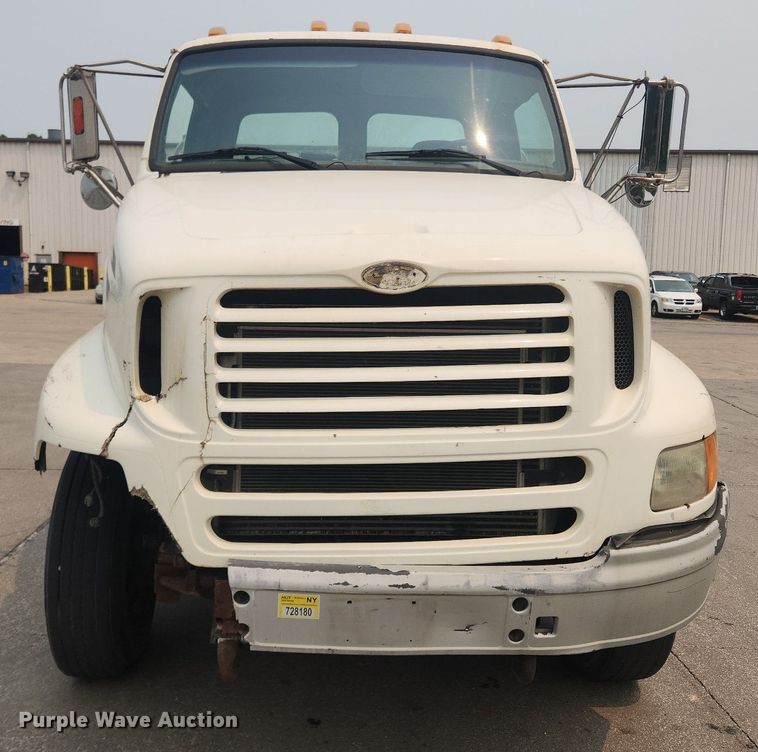 image for item LX9710 2006 Sterling AT9500  semi truck