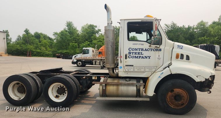 image for item LX9710 2006 Sterling AT9500  semi truck