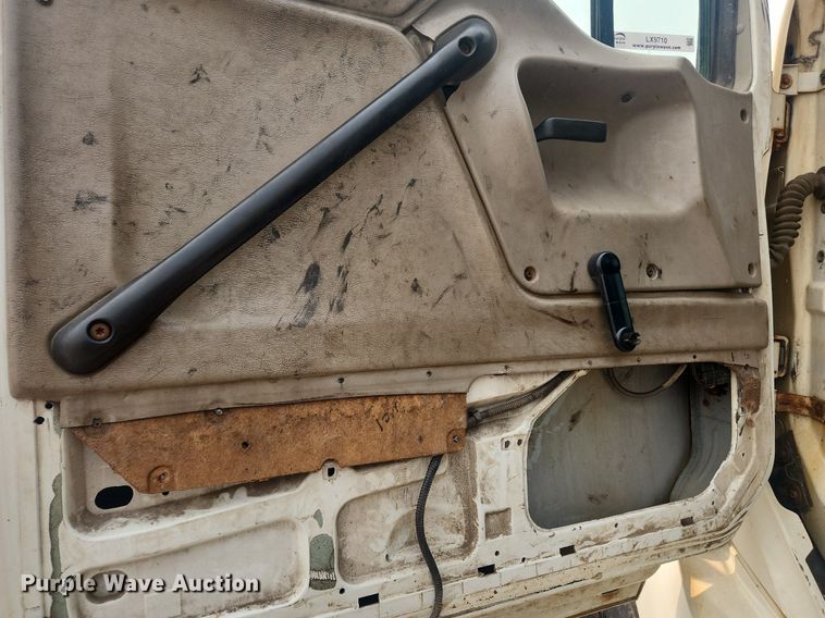 image for item LX9710 2006 Sterling AT9500  semi truck