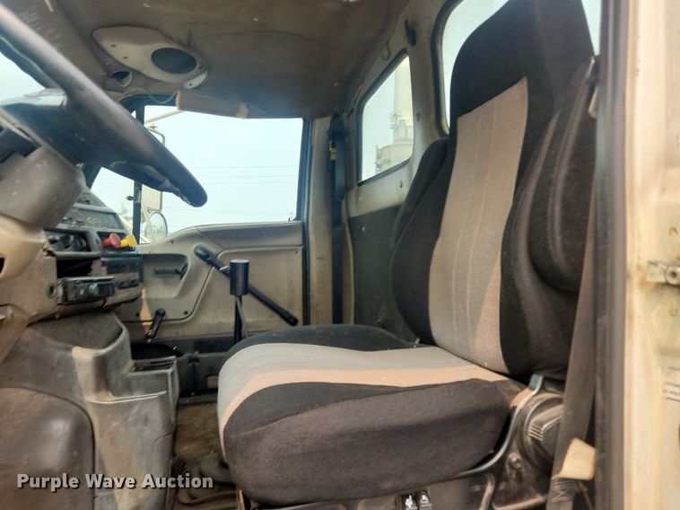 image for item LX9710 2006 Sterling AT9500  semi truck