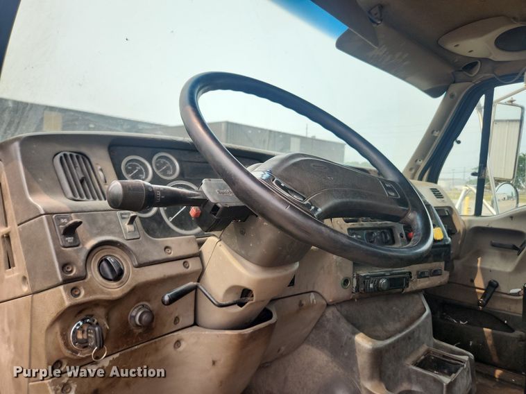 image for item LX9710 2006 Sterling AT9500  semi truck