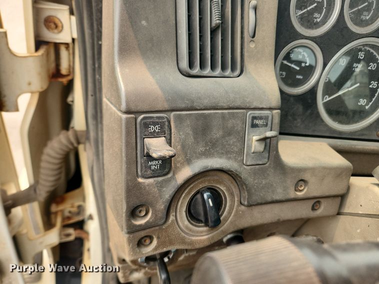 image for item LX9710 2006 Sterling AT9500  semi truck