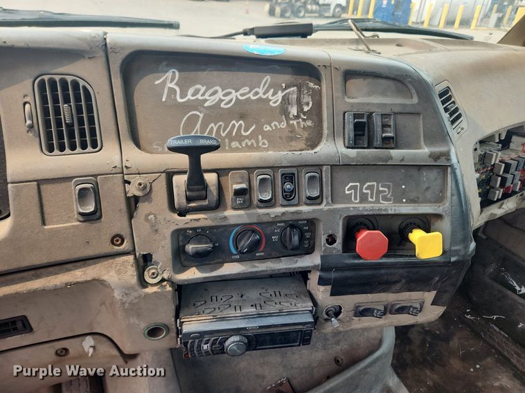 image for item LX9710 2006 Sterling AT9500  semi truck