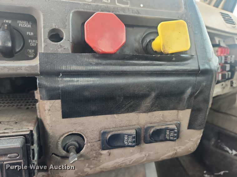 image for item LX9710 2006 Sterling AT9500  semi truck