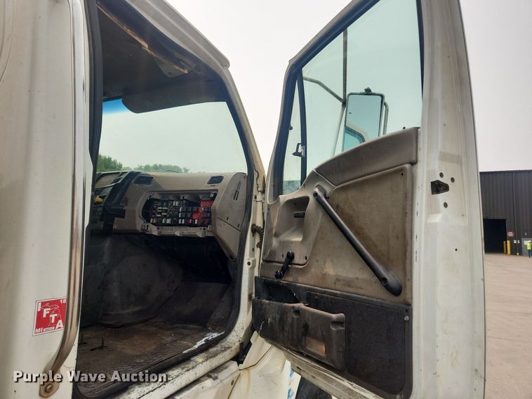 image for item LX9710 2006 Sterling AT9500  semi truck