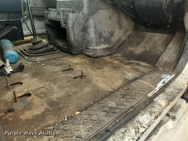 image for item LX9710 2006 Sterling AT9500  semi truck