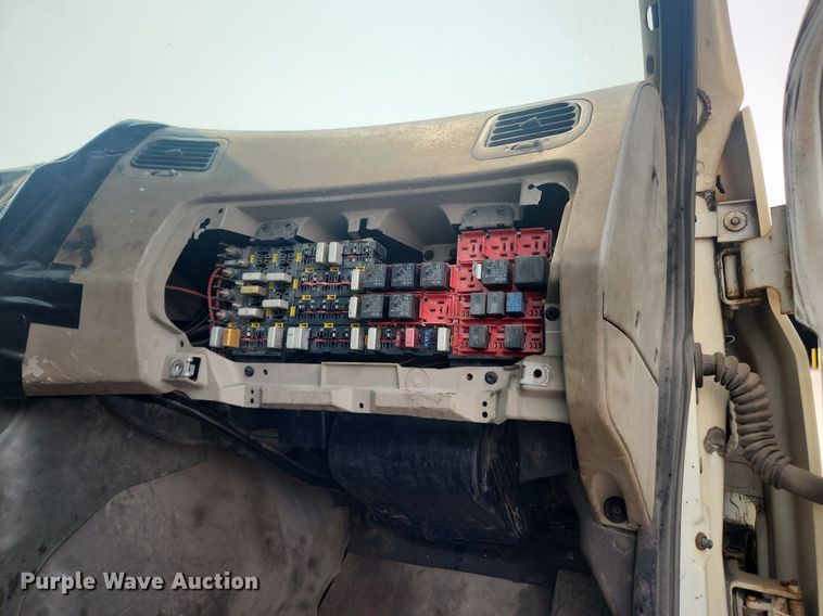 image for item LX9710 2006 Sterling AT9500  semi truck