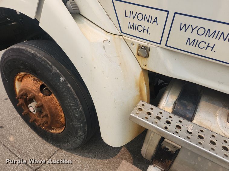 image for item LX9710 2006 Sterling AT9500  semi truck