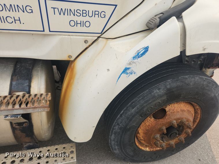 image for item LX9710 2006 Sterling AT9500  semi truck