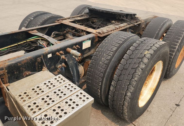 image for item LX9710 2006 Sterling AT9500  semi truck