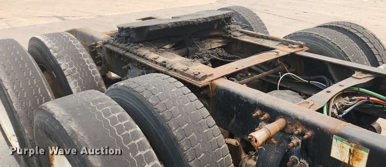 image for item LX9710 2006 Sterling AT9500  semi truck