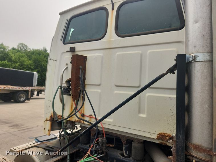 image for item LX9710 2006 Sterling AT9500  semi truck